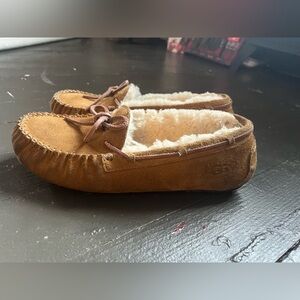 Ugg Dakota tan suede moccasin slipper runner sole size 5